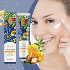 Day And Night Moisturizing Cream Moisturizes And Moisturizes Skin Gentle Repair Delicate And Tender Day And Night Moisturizing Cream