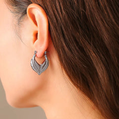 Leaf patchwork heart-shaped earrings with a niche design and titanium steel earrings