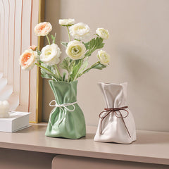 Resin Vase for Living Room and Dining Table, Flower Arrangement Decorative Piece with Elegant Style