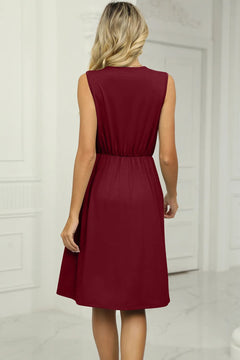 Solid color V-neck lace patchwork sleeveless pocket waist cinching dress