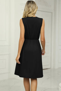 Solid color V-neck lace patchwork sleeveless pocket waist cinching dress