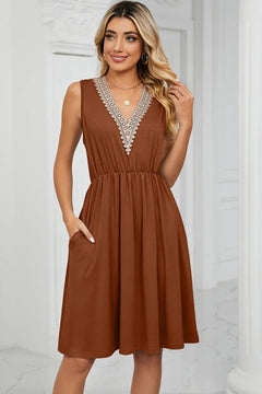 Solid color V-neck lace patchwork sleeveless pocket waist cinching dress